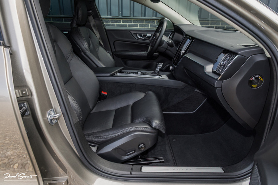 Volvo V60 Cross Country 2.0 T5 AWD Pro | Adaptieve cruise | Harman Kardon | Memory | Blis |