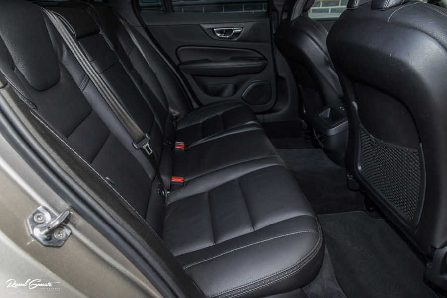 Volvo V60 Cross Country 2.0 T5 AWD Pro | Adaptieve cruise | Harman Kardon | Memory | Blis |