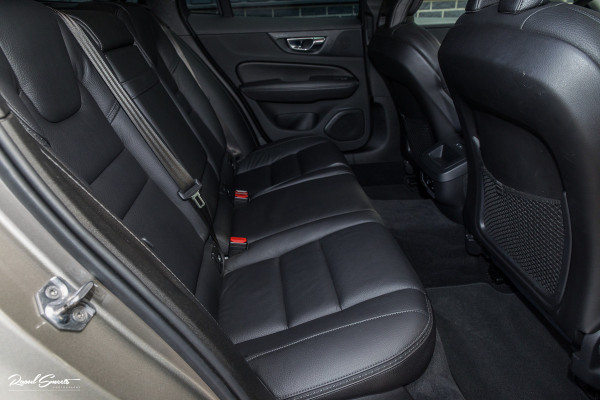 Volvo V60 Cross Country 2.0 T5 AWD Pro | Adaptieve cruise | Harman Kardon | Memory | Blis |