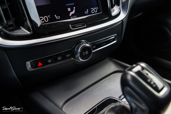 Volvo V60 Cross Country 2.0 T5 AWD Pro | Adaptieve cruise | Harman Kardon | Memory | Blis |