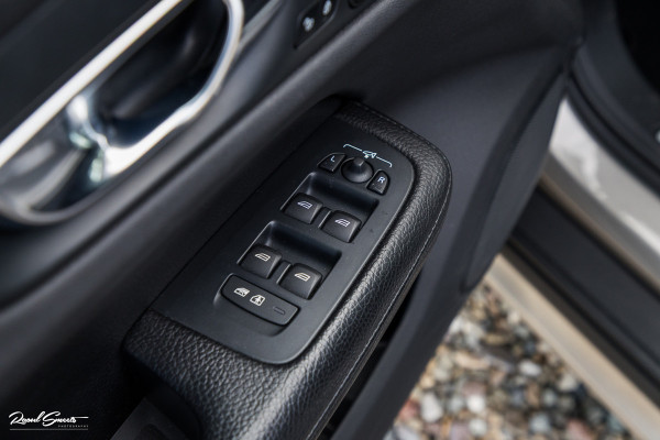 Volvo V60 Cross Country 2.0 T5 AWD Pro | Adaptieve cruise | Harman Kardon | Memory | Blis |