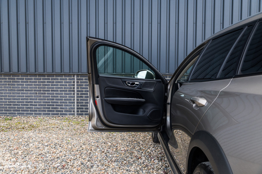 Volvo V60 Cross Country 2.0 T5 AWD Pro | Adaptieve cruise | Harman Kardon | Memory | Blis |