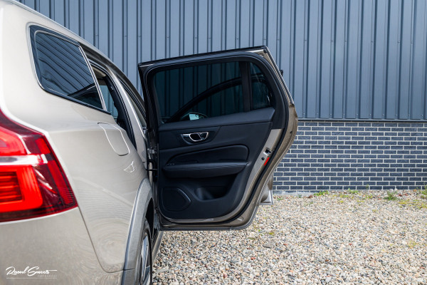 Volvo V60 Cross Country 2.0 T5 AWD Pro | Adaptieve cruise | Harman Kardon | Memory | Blis |