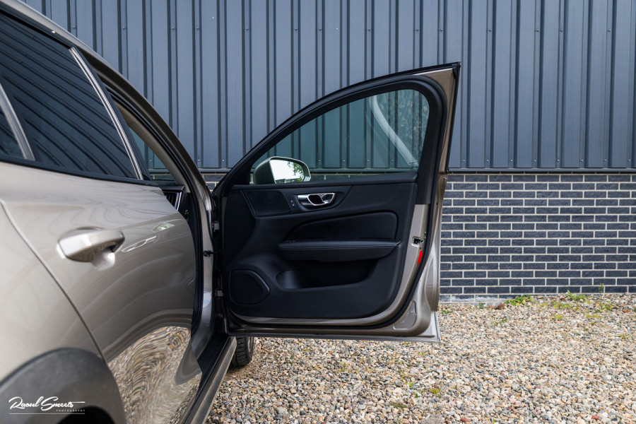 Volvo V60 Cross Country 2.0 T5 AWD Pro | Adaptieve cruise | Harman Kardon | Memory | Blis |