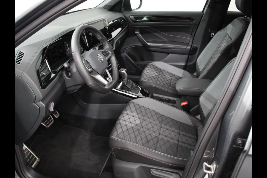 Volkswagen T-Roc 1.5 TSI DSG R-Line + Design pakket Black Automaat Climate control Stoelverwarming Stuurverwarming Parkeersensoren LED Adaptieve cruise control Camera Panorama dak Navigatie Apple Carplay/Android Auto Climate control