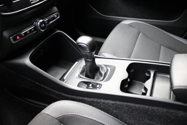 Volvo XC40 1.5 T3 Momentum Apple Carplay - Cruise Control Adaptieve - Camera - Navi