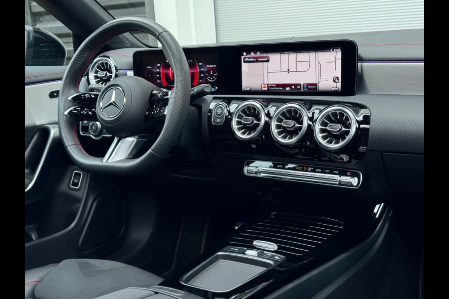 Mercedes-Benz CLA-Klasse 180 AMG Line 45s Pano/Camera/Sfeer/Keyless
