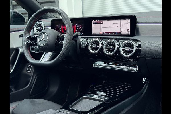 Mercedes-Benz CLA-Klasse 180 AMG Line 45s Pano/Camera/Sfeer/Keyless