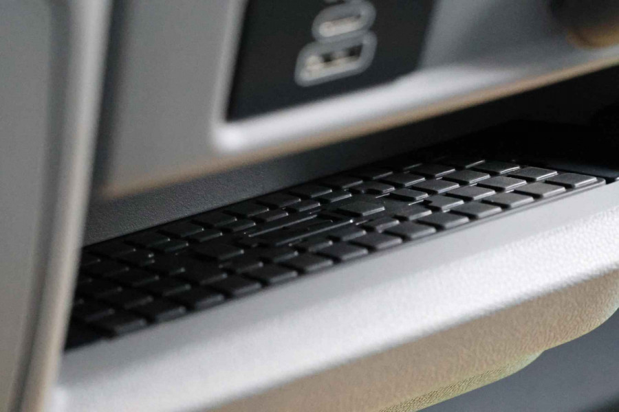 Ford Transit Custom 320 2.0 TDCI 150 PK L2H1 Limited DC | Dubbel Cabine | ACC | Blind Spot | Navigatie | Camera | CarPlay | Lane Assist |  | Glaslook panelen | Verlengde fabrieksgarantie tot 12-2029