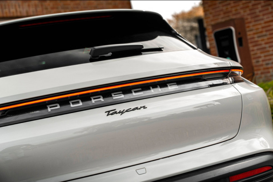 Porsche Taycan Sport Turismo | Krijt grijs | Pano | Sport design | Luchtvering | 21'' GTS