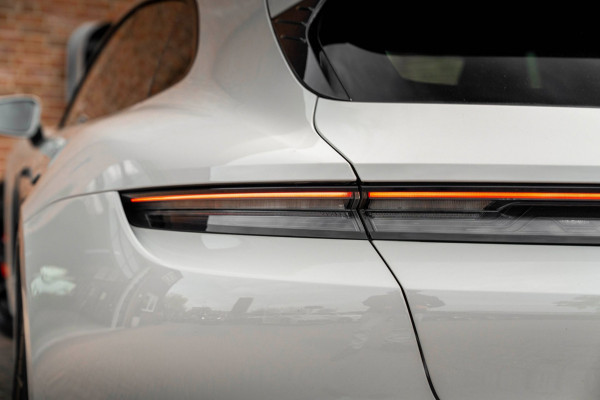 Porsche Taycan Sport Turismo | Krijt grijs | Pano | Sport design | Luchtvering | 21'' GTS