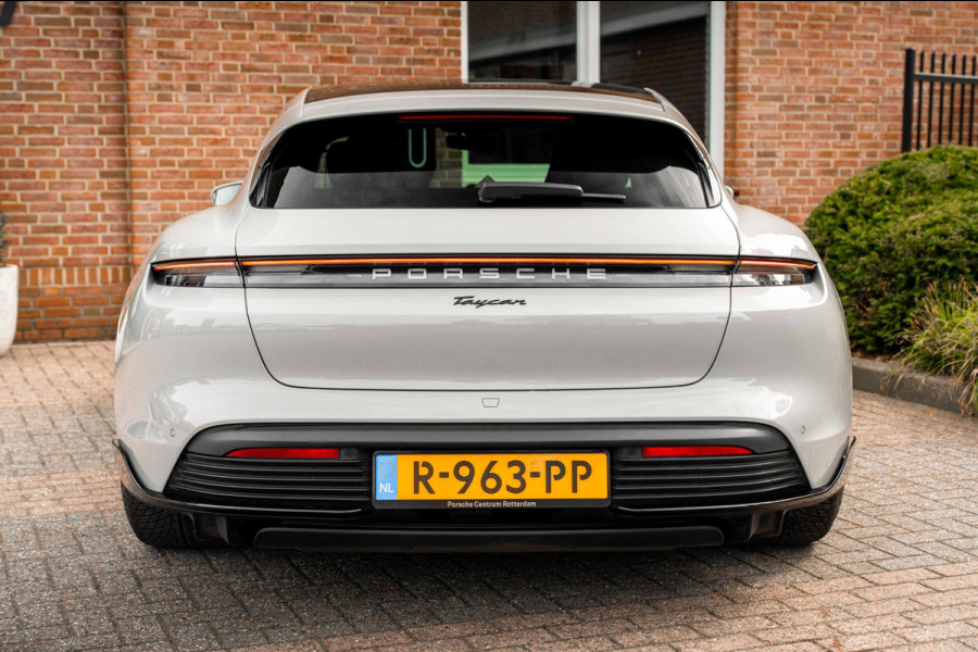 Porsche Taycan Sport Turismo | Krijt grijs | Pano | Sport design | Luchtvering | 21'' GTS