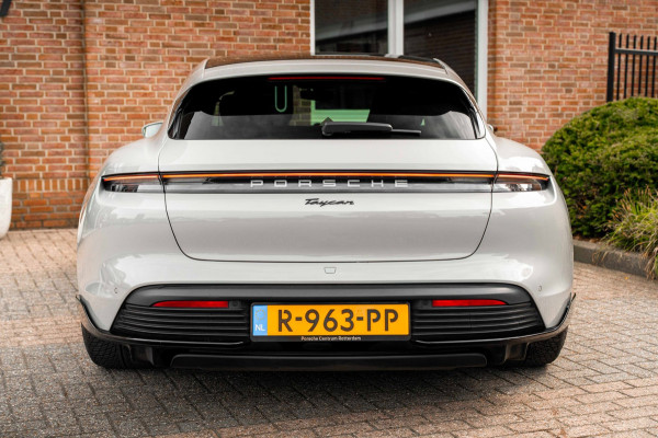 Porsche Taycan Sport Turismo | Krijt grijs | Pano | Sport design | Luchtvering | 21'' GTS