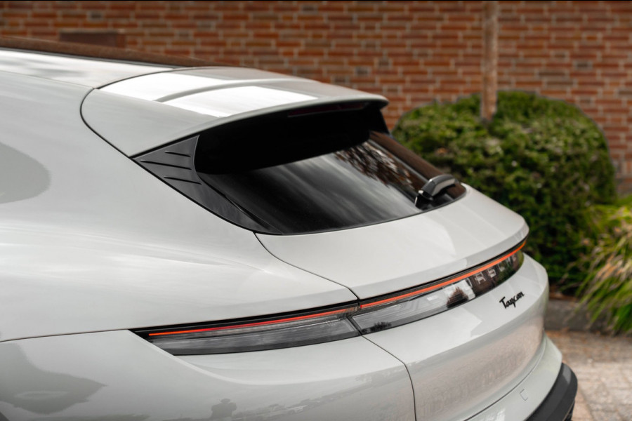 Porsche Taycan Sport Turismo | Krijt grijs | Pano | Sport design | Luchtvering | 21'' GTS