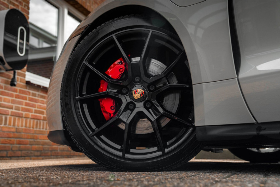 Porsche Taycan Sport Turismo | Krijt grijs | Pano | Sport design | Luchtvering | 21'' GTS