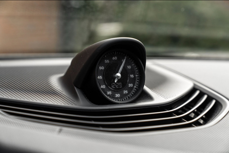 Porsche Taycan Sport Turismo | Krijt grijs | Pano | Sport design | Luchtvering | 21'' GTS