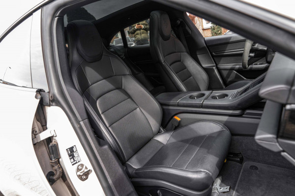 Porsche Taycan Sport Turismo | Krijt grijs | Pano | Sport design | Luchtvering | 21'' GTS