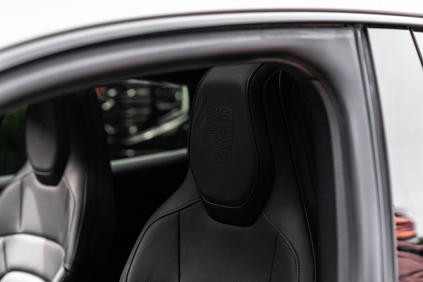 Porsche Taycan Sport Turismo | Krijt grijs | Pano | Sport design | Luchtvering | 21'' GTS