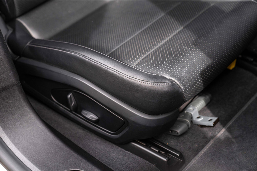 Porsche Taycan Sport Turismo | Krijt grijs | Pano | Sport design | Luchtvering | 21'' GTS