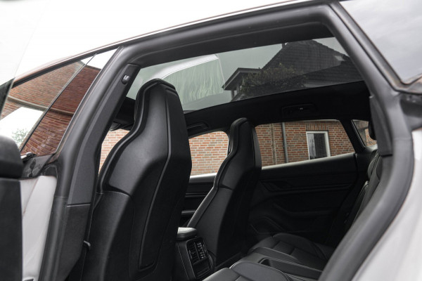 Porsche Taycan Sport Turismo | Krijt grijs | Pano | Sport design | Luchtvering | 21'' GTS