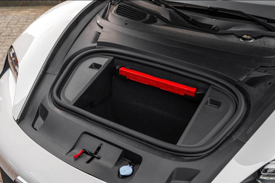 Porsche Taycan Sport Turismo | Krijt grijs | Pano | Sport design | Luchtvering | 21'' GTS