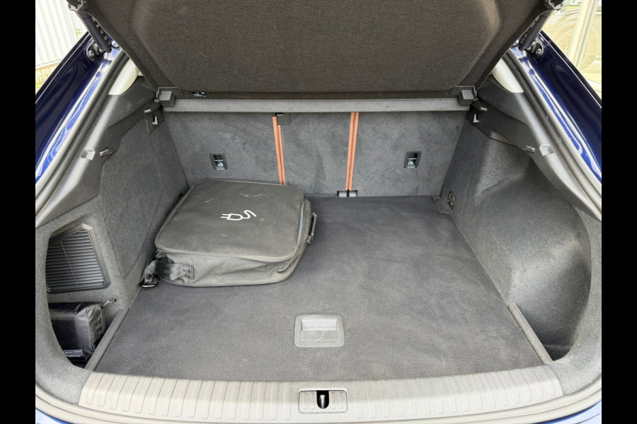 Audi Q3 Sportback 45 TFSI e Edition 245Pk |Navigatie | Camera | ACC | Climate | Leder | 21" Lichtmetaal | Led.