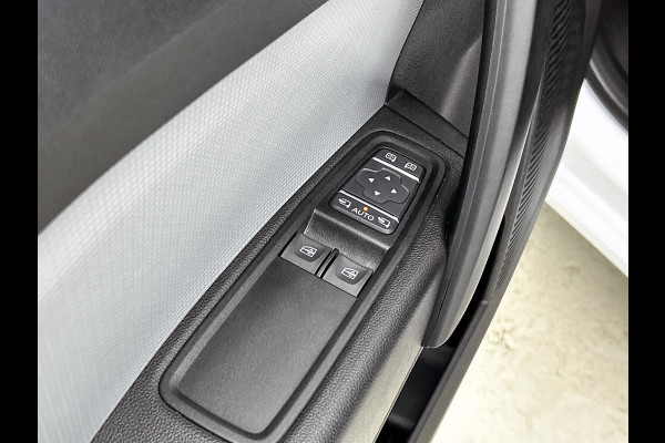 Nissan Townstar N-Connecta L2 45 kWh 100% EV. / Pdc.+Camera / Airco-ecc./ Radio-multimedia / Schuifdeur rechts / WLTP-actieradius: ca. 285 km  / Apk 03-2028