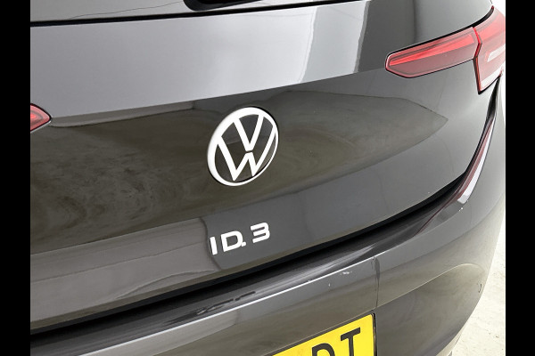Volkswagen ID.3 First Plus 58 kWh / Trekhaak / Pdc+Camera / Xenon / Airco-ecc / Radio multimedia / Navigatie / Apk 12-2026