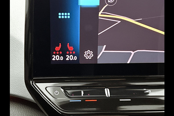 Volkswagen ID.3 First Plus 58 kWh / Trekhaak / Pdc+Camera / Xenon / Airco-ecc / Radio multimedia / Navigatie / Apk 12-2026