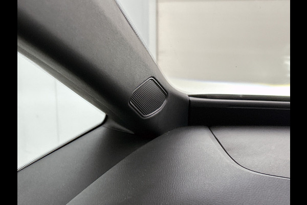 Volkswagen ID.3 First Plus 58 kWh / Trekhaak / Pdc+Camera / Xenon / Airco-ecc / Radio multimedia / Navigatie / Apk 12-2026