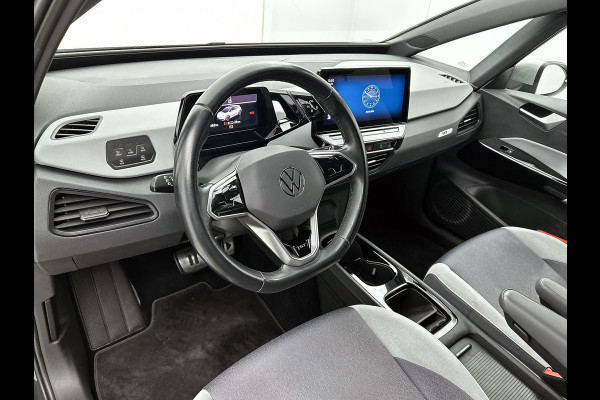 Volkswagen ID.3 First Plus 58 kWh / Trekhaak / Pdc+Camera / Xenon / Airco-ecc / Radio multimedia / Navigatie / Apk 12-2026