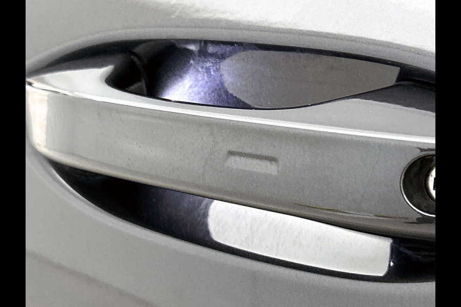 Volkswagen ID.3 First Plus 58 kWh / Trekhaak / Pdc+Camera / Xenon / Airco-ecc / Radio multimedia / Navigatie / Apk 12-2026