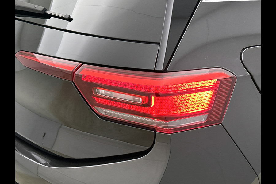 Volkswagen ID.3 First Plus 58 kWh / Trekhaak / Pdc+Camera / Xenon / Airco-ecc / Radio multimedia / Navigatie / Apk 12-2026