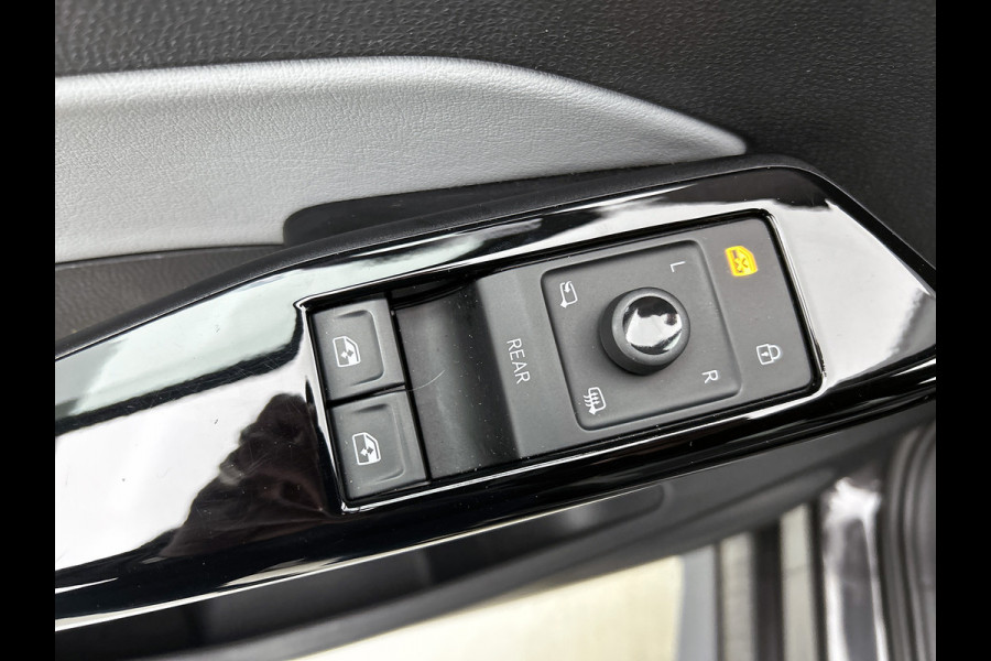 Volkswagen ID.3 First Plus 58 kWh / Trekhaak / Pdc+Camera / Xenon / Airco-ecc / Radio multimedia / Navigatie / Apk 12-2026