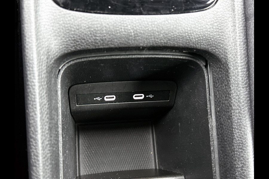 Volkswagen ID.3 First Plus 58 kWh / Trekhaak / Pdc+Camera / Xenon / Airco-ecc / Radio multimedia / Navigatie / Apk 12-2026