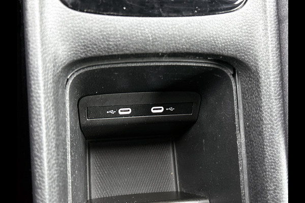 Volkswagen ID.3 First Plus 58 kWh / Trekhaak / Pdc+Camera / Xenon / Airco-ecc / Radio multimedia / Navigatie / Apk 12-2026