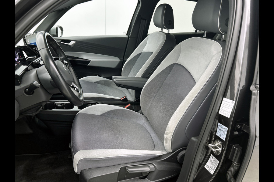 Volkswagen ID.3 First Plus 58 kWh / Trekhaak / Pdc+Camera / Xenon / Airco-ecc / Radio multimedia / Navigatie / Apk 12-2026