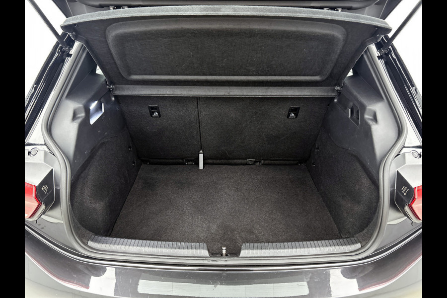 Volkswagen ID.3 Pro 62KWh Comfort / Navigatie / Pdc.V+A / Airco-ecc./ Xenon / Radio multimedia / Apk 08-2026