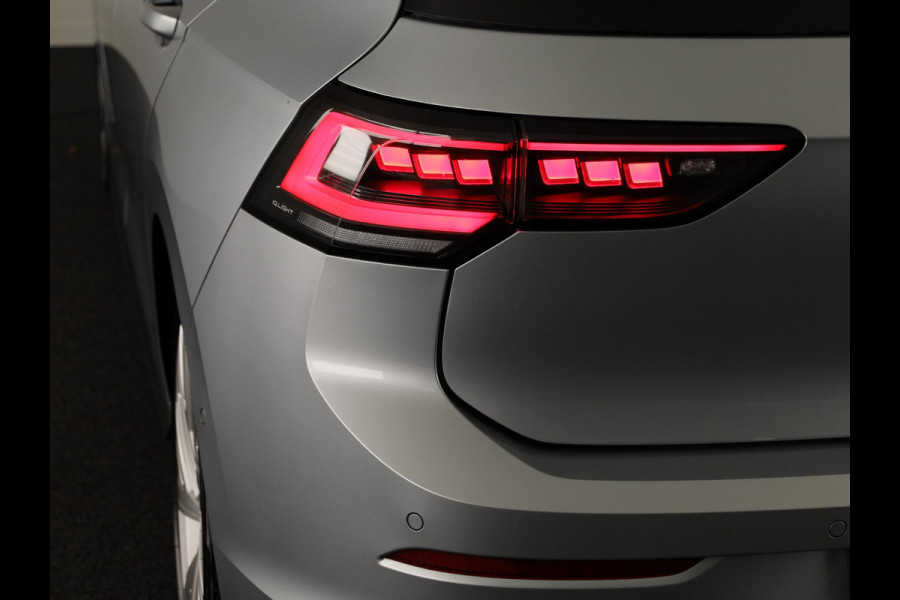 Volkswagen Golf 1.5 eHybrid GTE 272 pk Automaat (DSG) | Verlengde garantie | Navigatie | Panoramadak | Trekhaak (wegklapbaar) | Parkeersensoren (Park assist) | Achteruitrijcamera | Stoelverwarming |