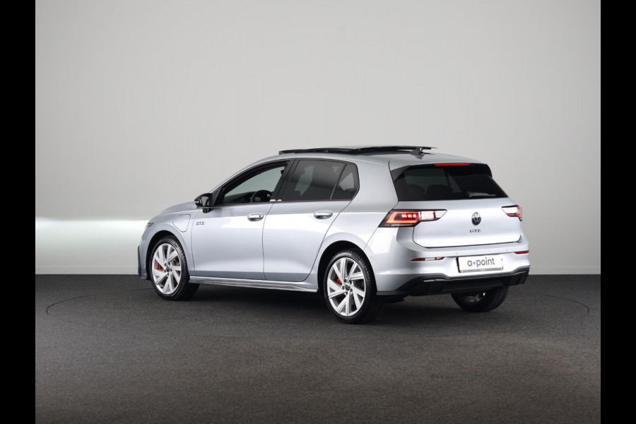 Volkswagen Golf 1.5 eHybrid GTE 272 pk Automaat (DSG) | Verlengde garantie | Navigatie | Panoramadak | Trekhaak (wegklapbaar) | Parkeersensoren (Park assist) | Achteruitrijcamera | Stoelverwarming |