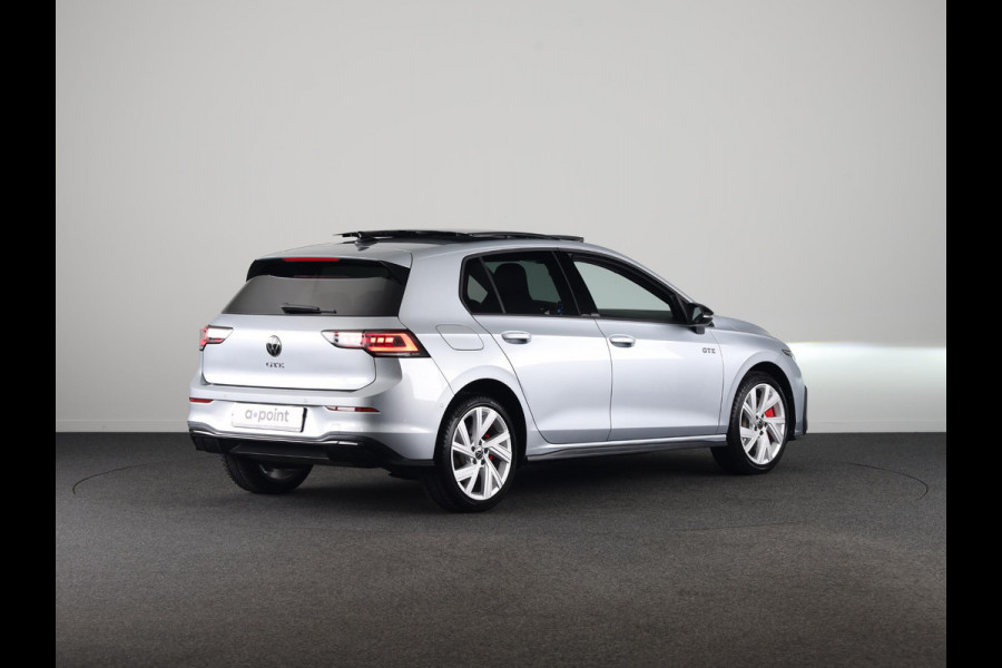 Volkswagen Golf 1.5 eHybrid GTE 272 pk Automaat (DSG) | Verlengde garantie | Navigatie | Panoramadak | Trekhaak (wegklapbaar) | Parkeersensoren (Park assist) | Achteruitrijcamera | Stoelverwarming |