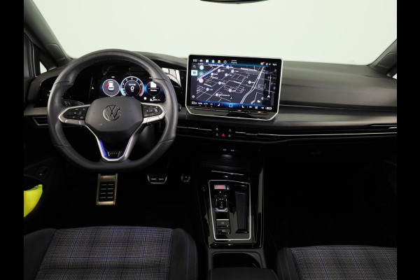 Volkswagen Golf 1.5 eHybrid GTE 272 pk Automaat (DSG) | Verlengde garantie | Navigatie | Panoramadak | Trekhaak (wegklapbaar) | Parkeersensoren (Park assist) | Achteruitrijcamera | Stoelverwarming |