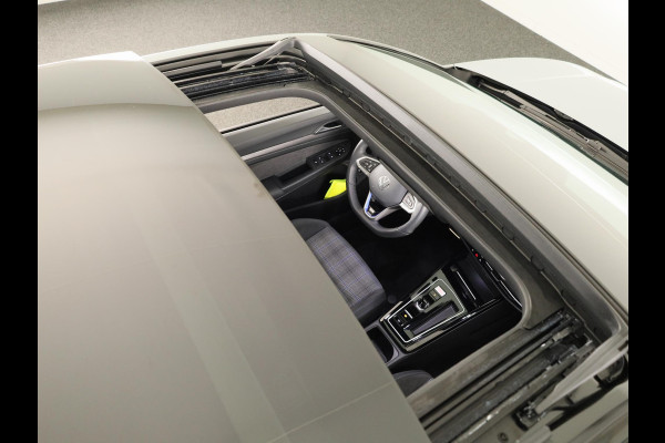 Volkswagen Golf 1.5 eHybrid GTE 272 pk Automaat (DSG) | Verlengde garantie | Navigatie | Panoramadak | Trekhaak (wegklapbaar) | Parkeersensoren (Park assist) | Achteruitrijcamera | Stoelverwarming |