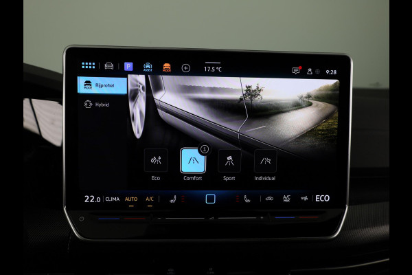 Volkswagen Golf 1.5 eHybrid GTE 272 pk Automaat (DSG) | Verlengde garantie | Navigatie | Panoramadak | Trekhaak (wegklapbaar) | Parkeersensoren (Park assist) | Achteruitrijcamera | Stoelverwarming |