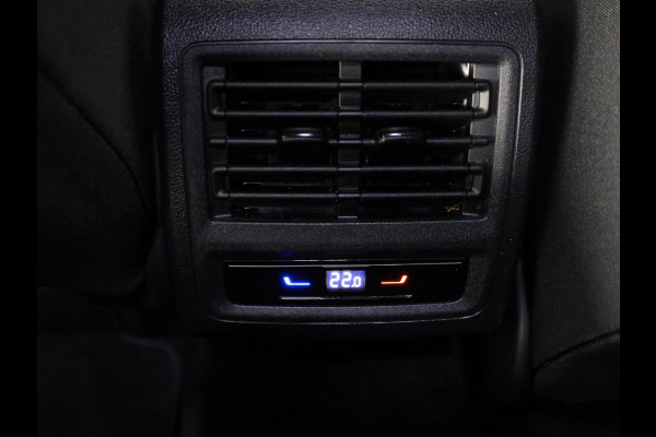 Volkswagen Golf 1.5 eHybrid GTE 272 pk Automaat (DSG) | Verlengde garantie | Navigatie | Panoramadak | Trekhaak (wegklapbaar) | Parkeersensoren (Park assist) | Achteruitrijcamera | Stoelverwarming |