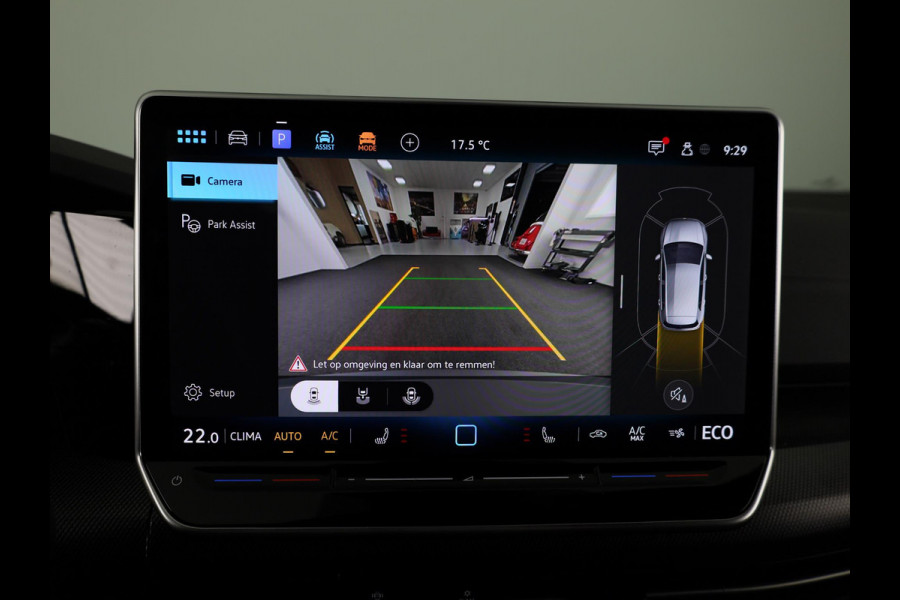 Volkswagen Golf 1.5 eHybrid GTE 272 pk Automaat (DSG) | Verlengde garantie | Navigatie | Panoramadak | Trekhaak (wegklapbaar) | Parkeersensoren (Park assist) | Achteruitrijcamera | Stoelverwarming |