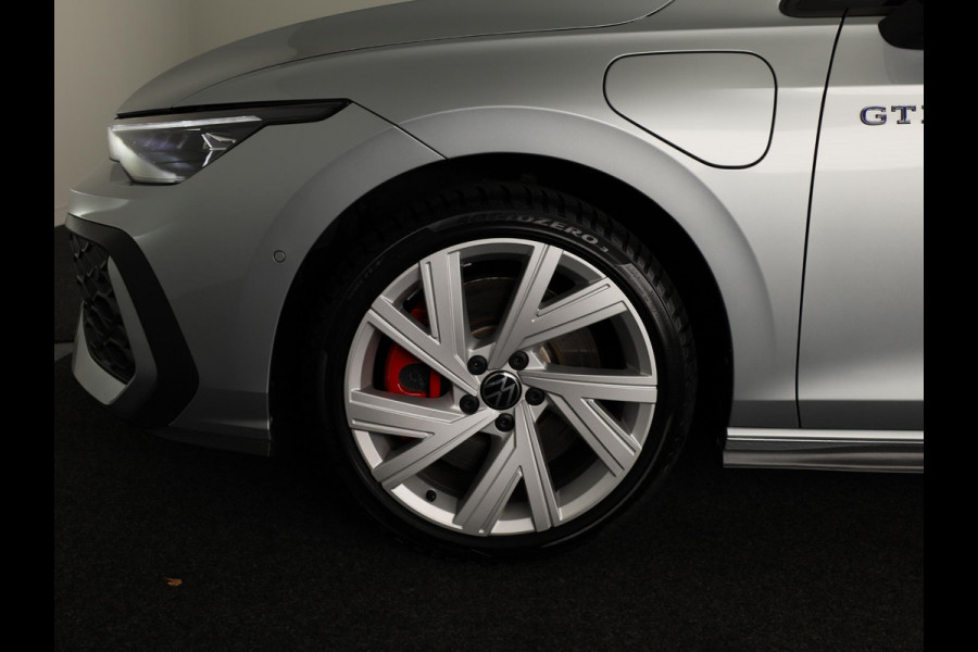 Volkswagen Golf 1.5 eHybrid GTE 272 pk Automaat (DSG) | Verlengde garantie | Navigatie | Panoramadak | Trekhaak (wegklapbaar) | Parkeersensoren (Park assist) | Achteruitrijcamera | Stoelverwarming |