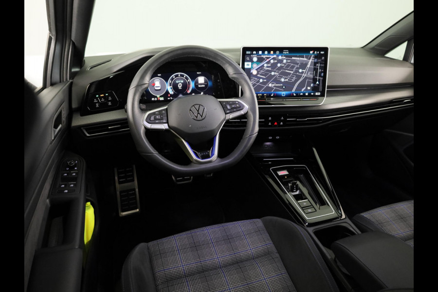 Volkswagen Golf 1.5 eHybrid GTE 272 pk Automaat (DSG) | Verlengde garantie | Navigatie | Panoramadak | Trekhaak (wegklapbaar) | Parkeersensoren (Park assist) | Achteruitrijcamera | Stoelverwarming |