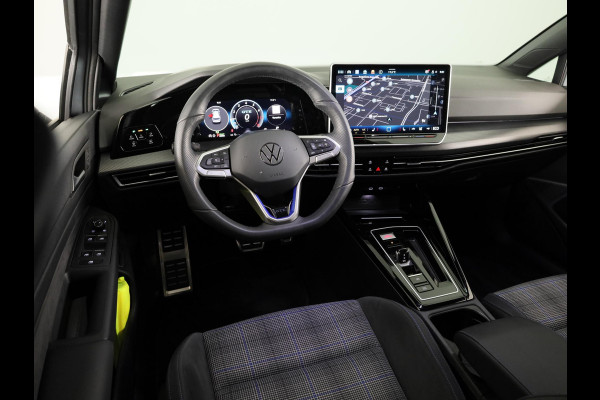 Volkswagen Golf 1.5 eHybrid GTE 272 pk Automaat (DSG) | Verlengde garantie | Navigatie | Panoramadak | Trekhaak (wegklapbaar) | Parkeersensoren (Park assist) | Achteruitrijcamera | Stoelverwarming |