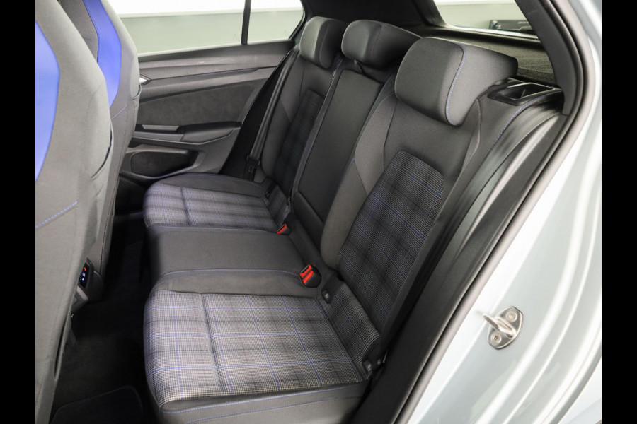 Volkswagen Golf 1.5 eHybrid GTE 272 pk Automaat (DSG) | Verlengde garantie | Navigatie | Panoramadak | Trekhaak (wegklapbaar) | Parkeersensoren (Park assist) | Achteruitrijcamera | Stoelverwarming |